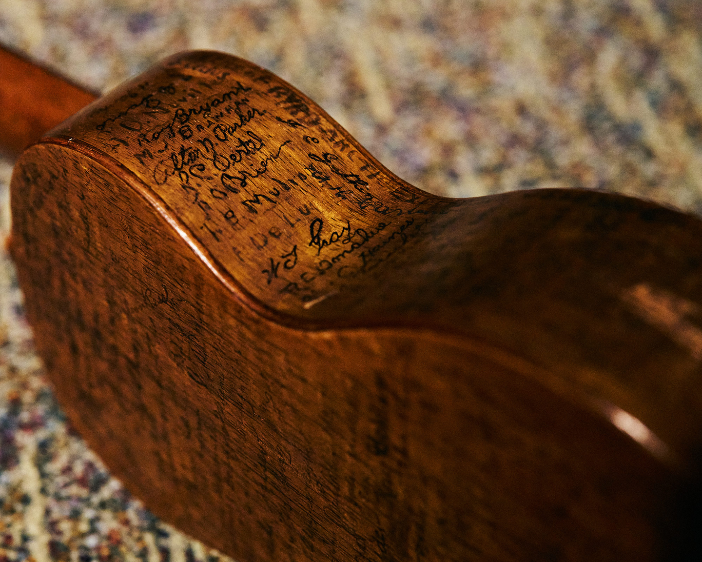 Shoulder of Konter's ukulele