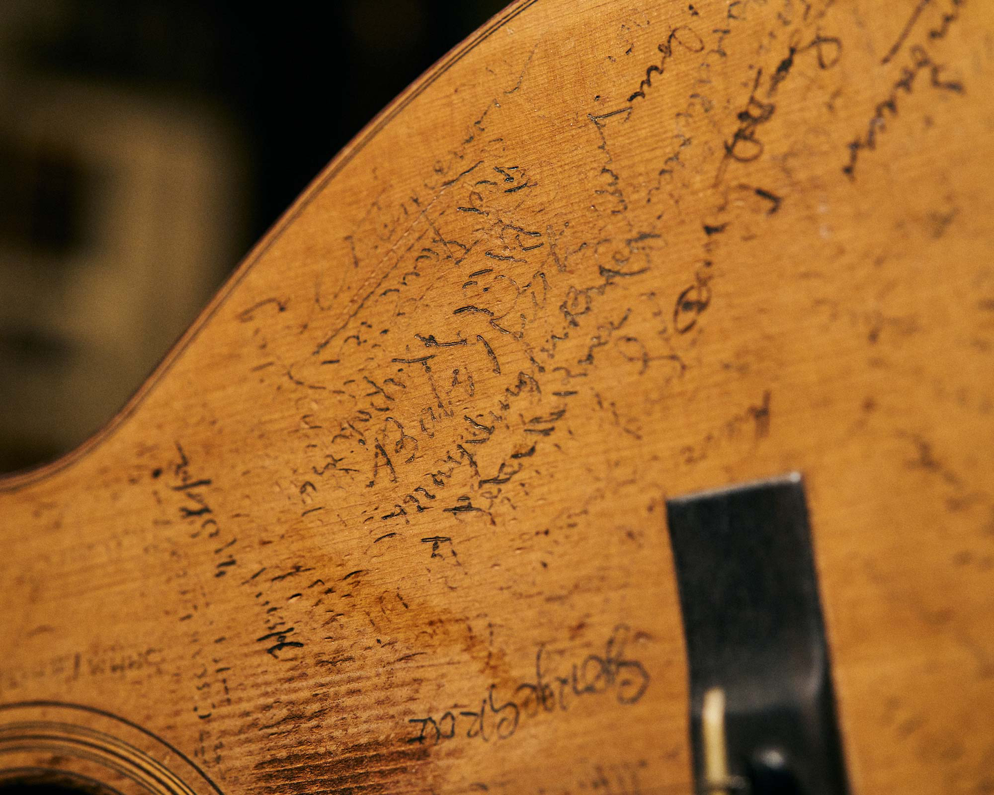 Signatures on a Martin 00-18