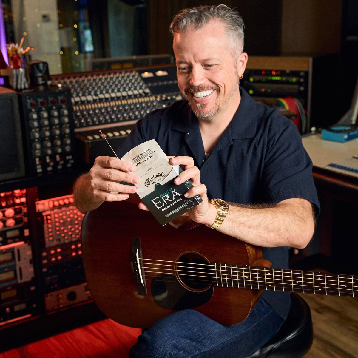 Jason Isbell with his signature strings Jason Isbell with his signature strings