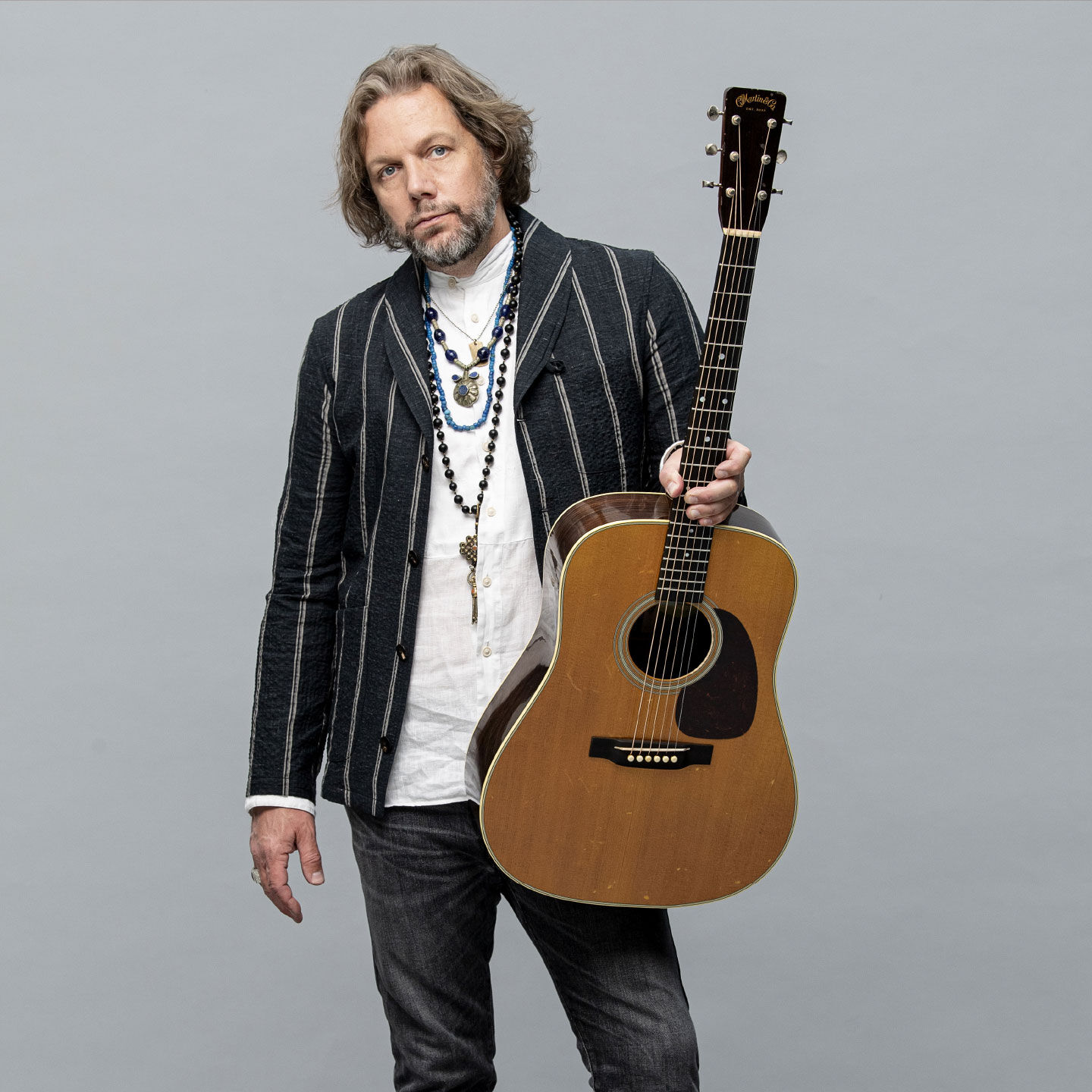 Rich Robinson holding a D-28 Rich Robinson holding a D-28