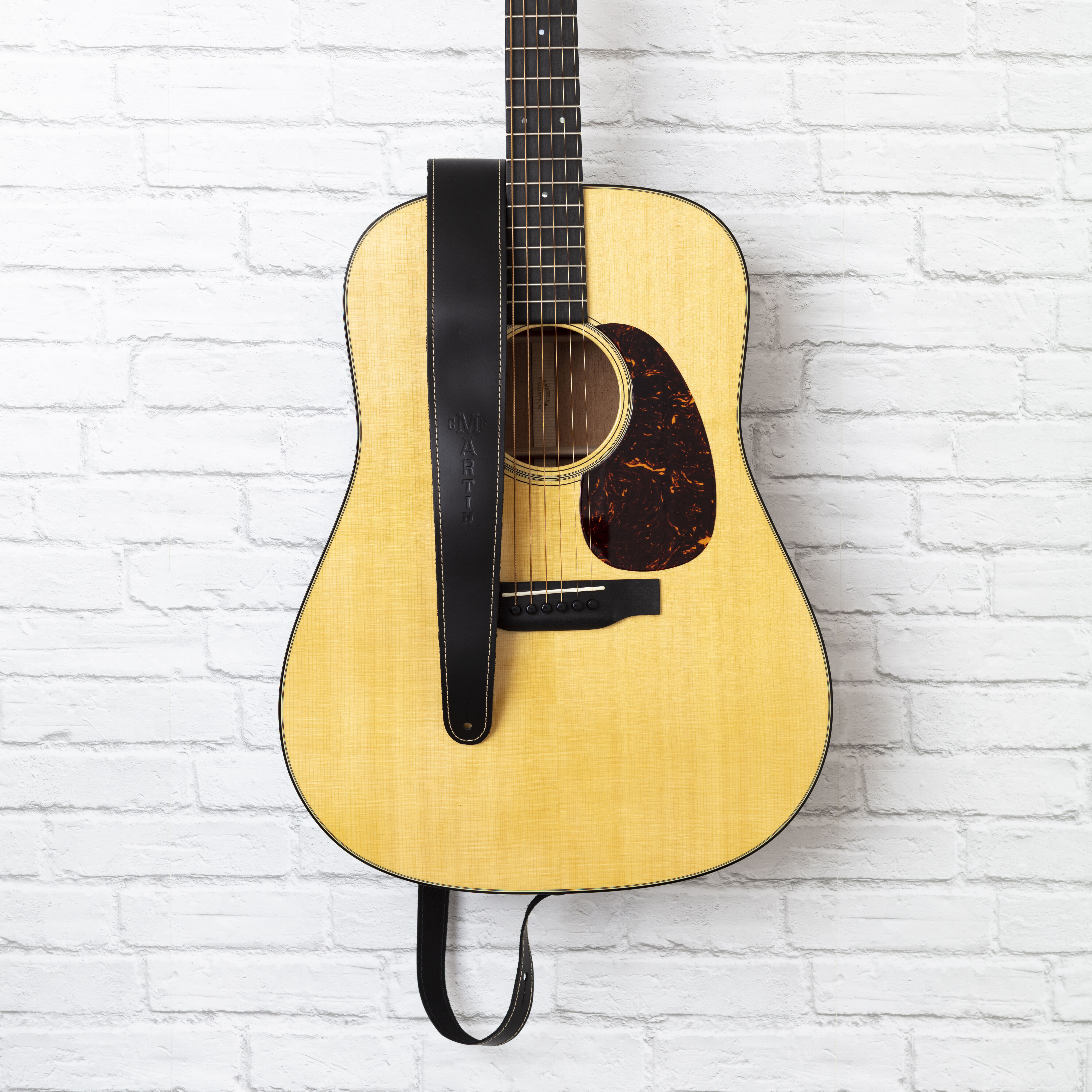 Martin leather top guitar strap
