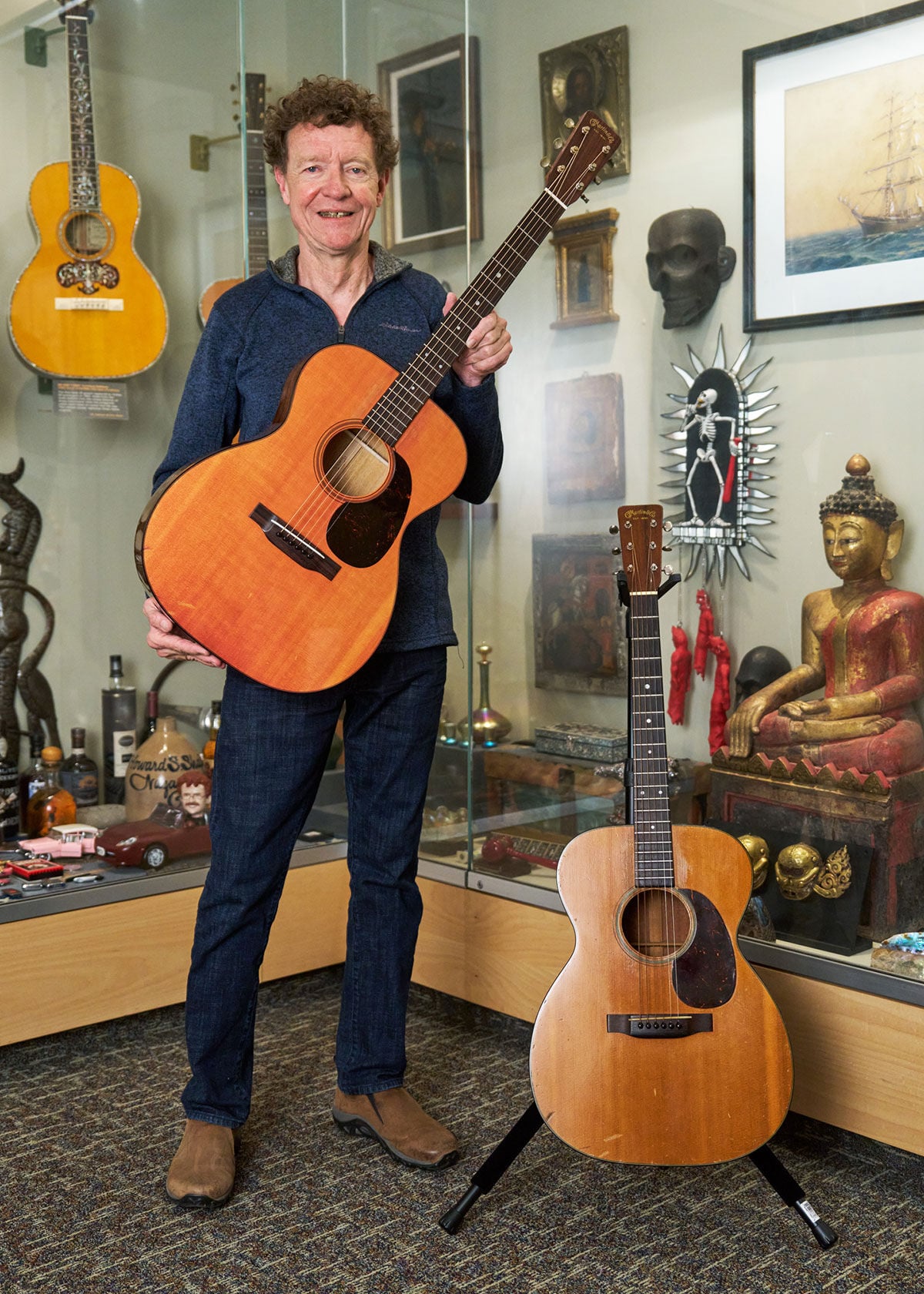 Chris Martin holding the 000-18 1955 CFM IV 70th acoustic guitar