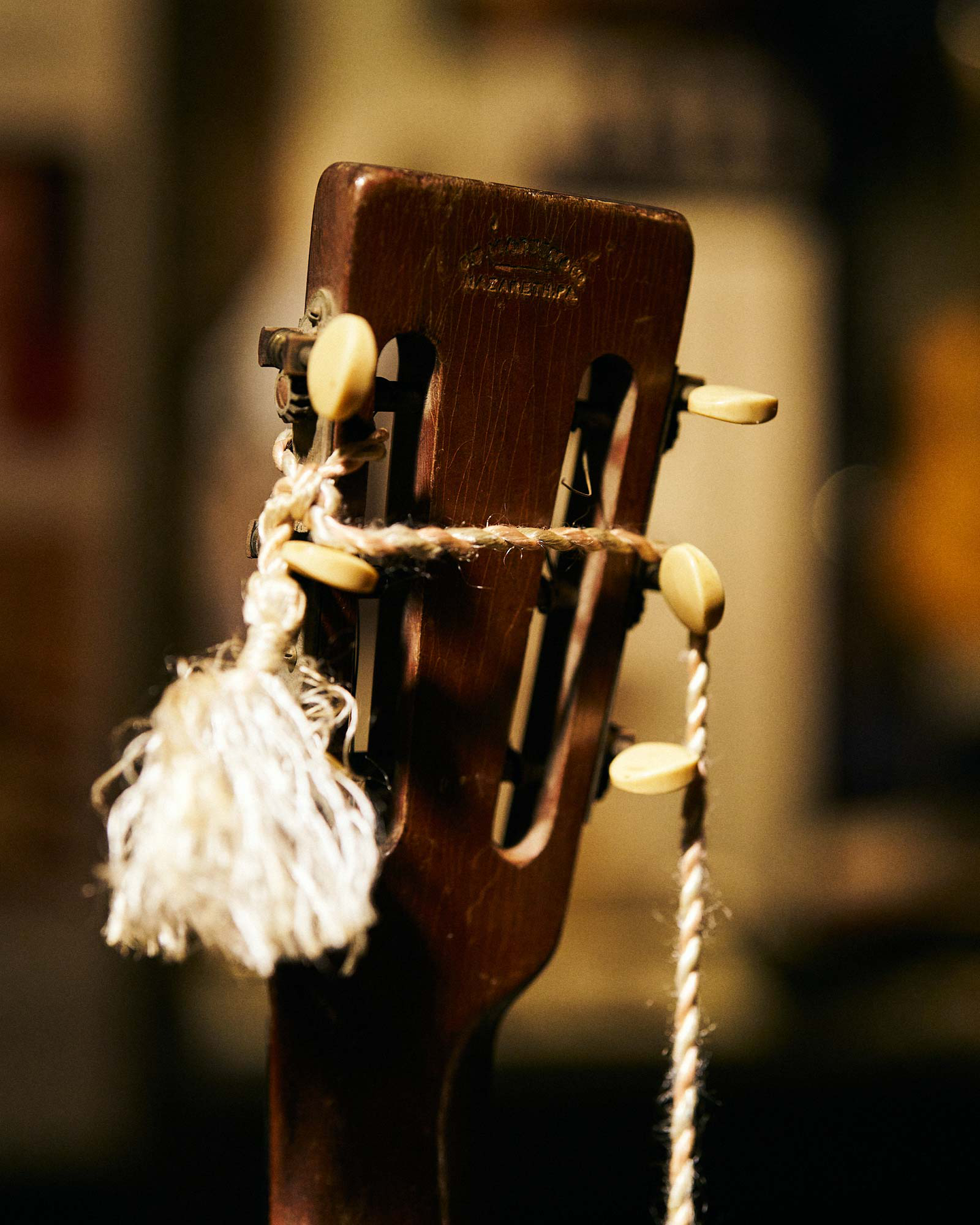 Headstock of the 00-18